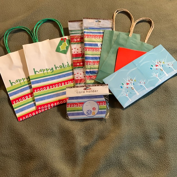 New lot of gift bags, tissue paper, gift card holder and box. See pics for sizes - Picture 1 of 14